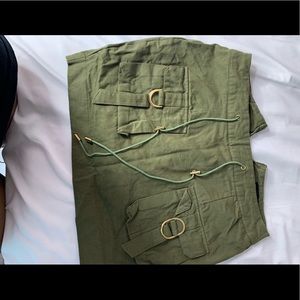 PRETTYLITTLETHING - GREEN UTILITY SKIRT